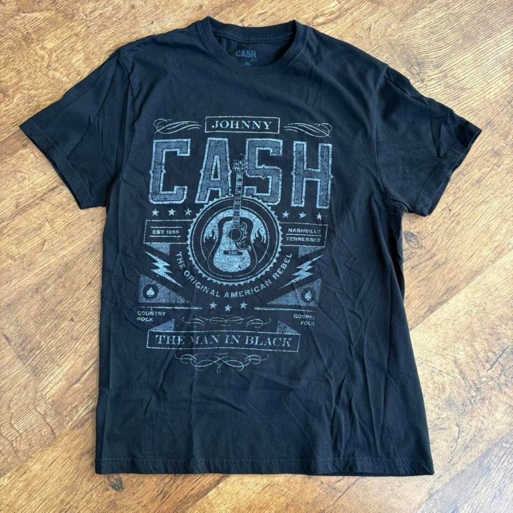 Slightly faded black Johnny Cash country music band tee. item 366